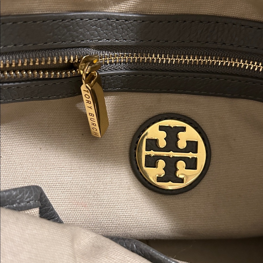 Tory Burch Gray Pebbled Leather Horsebit 2 Way Crossbody Hand Bag - Picture 11 of 13